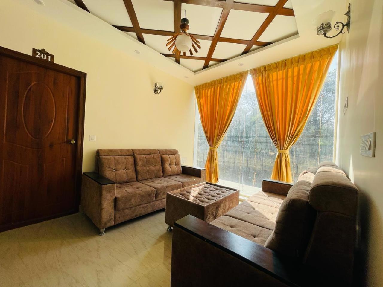 Hotel Boss Palace Mysore Eksteriør billede